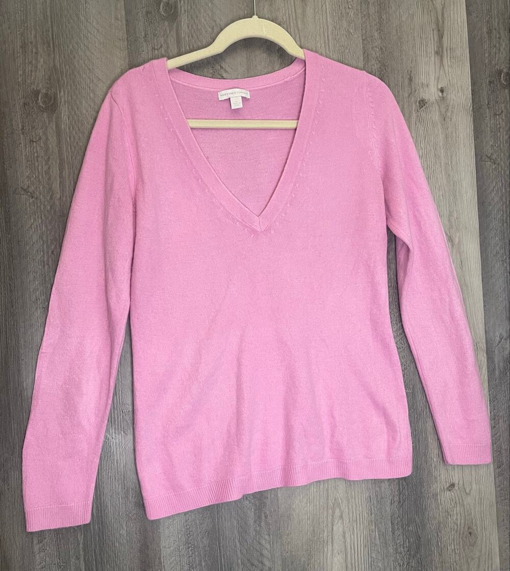 New York & Company Women’s M Pink V Neck Knit Sweater Long Sleeve